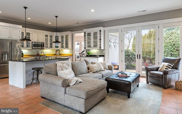 10 CARVEL RD, Annapolis, MD 21409