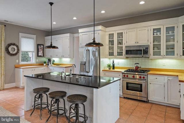 10 CARVEL RD, Annapolis, MD 21409