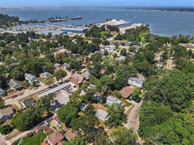 2067 Addison Street, Muskegon, MI 49441