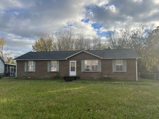 404 Newman Dr, Clarksville, TN 37042