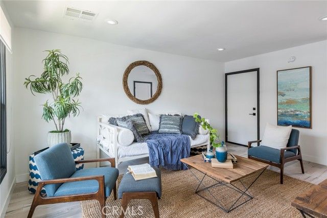 262 N Los Robles, Pasadena, CA 91101