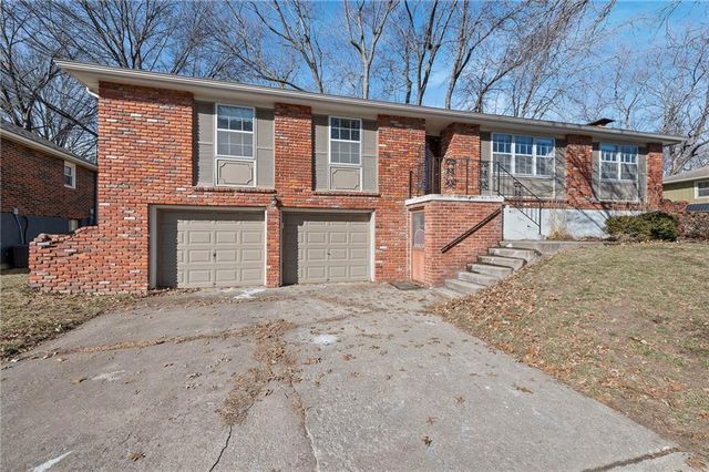 2724 Queen Ridge Drive, Independence, MO 64055