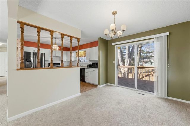 2724 Queen Ridge Drive, Independence, MO 64055