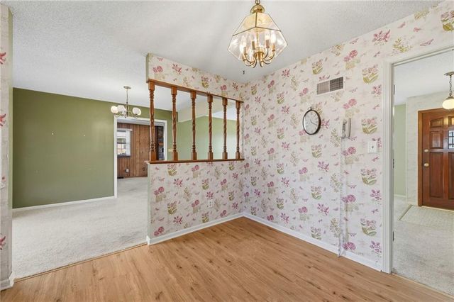 2724 Queen Ridge Drive, Independence, MO 64055