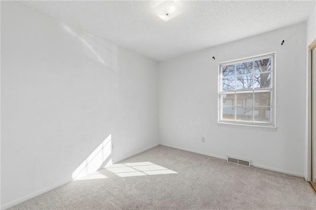 2724 Queen Ridge Drive, Independence, MO 64055