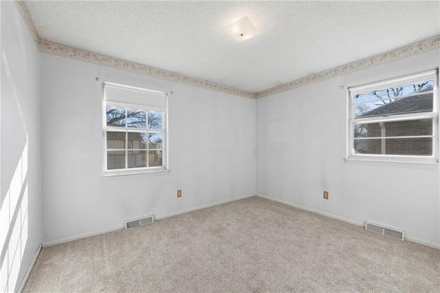 2724 Queen Ridge Drive, Independence, MO 64055