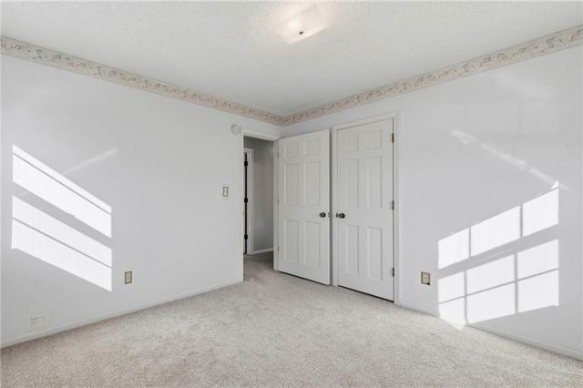 2724 Queen Ridge Drive, Independence, MO 64055