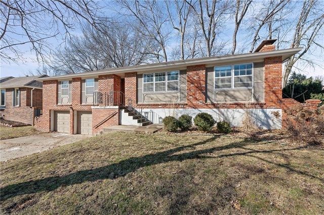 2724 Queen Ridge Drive, Independence, MO 64055