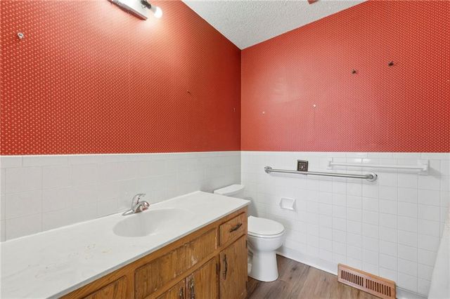 2724 Queen Ridge Drive, Independence, MO 64055