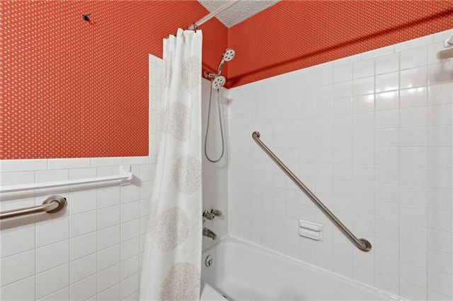 2724 Queen Ridge Drive, Independence, MO 64055