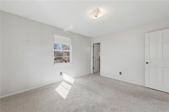 2724 Queen Ridge Drive, Independence, MO 64055