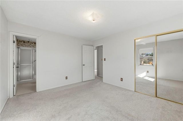 2724 Queen Ridge Drive, Independence, MO 64055