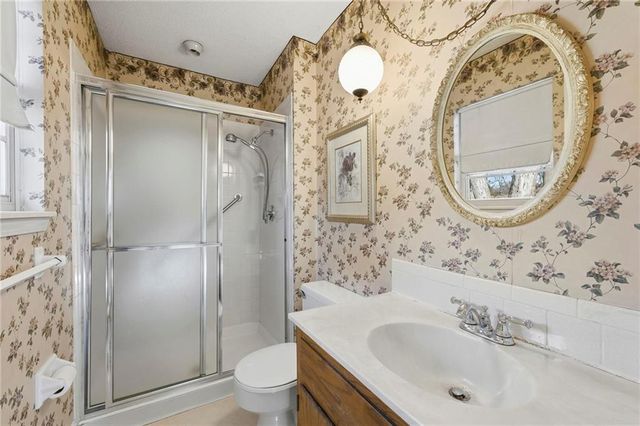 2724 Queen Ridge Drive, Independence, MO 64055