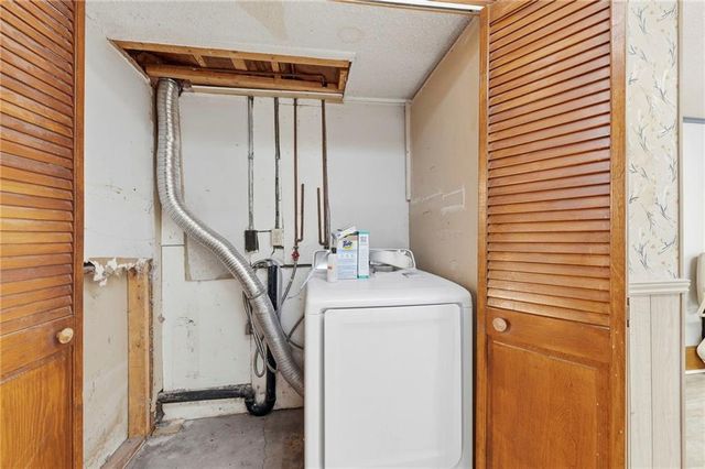 2724 Queen Ridge Drive, Independence, MO 64055