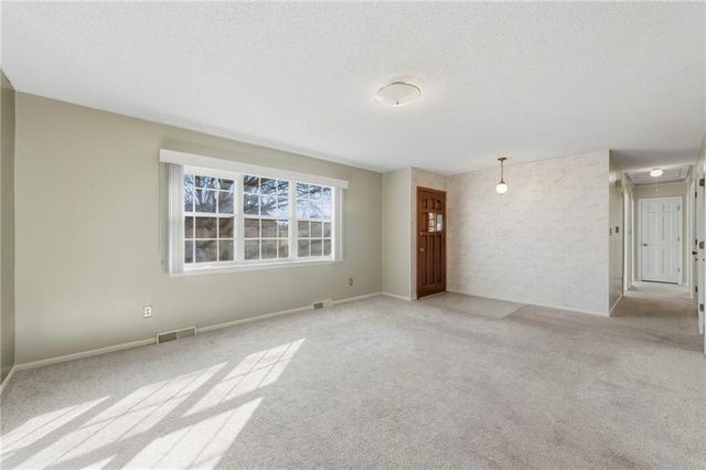 2724 Queen Ridge Drive, Independence, MO 64055