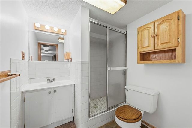 2724 Queen Ridge Drive, Independence, MO 64055