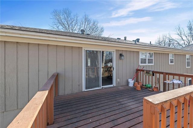 2724 Queen Ridge Drive, Independence, MO 64055