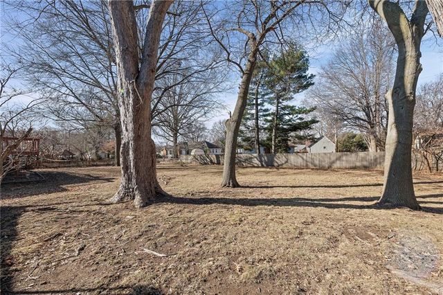 2724 Queen Ridge Drive, Independence, MO 64055