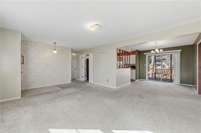 2724 Queen Ridge Drive, Independence, MO 64055