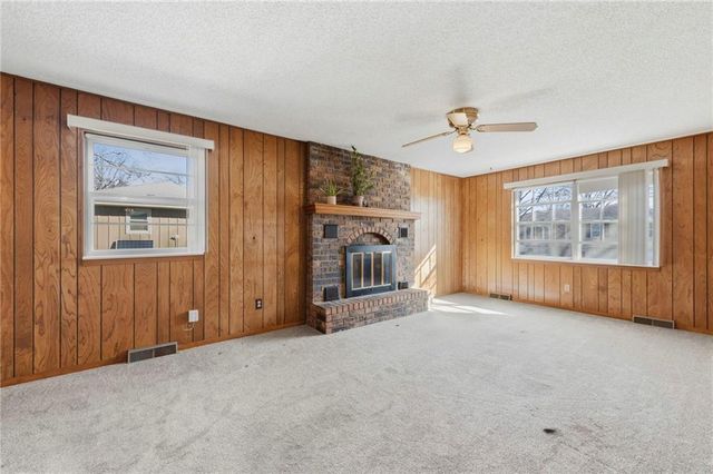 2724 Queen Ridge Drive, Independence, MO 64055