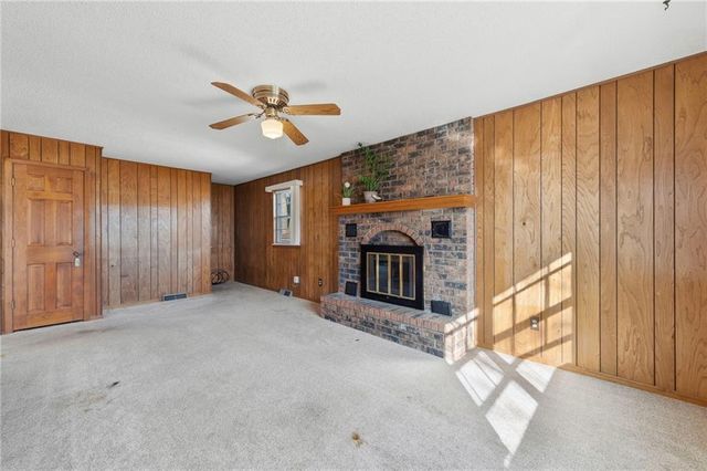 2724 Queen Ridge Drive, Independence, MO 64055