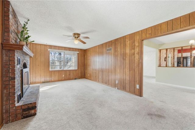 2724 Queen Ridge Drive, Independence, MO 64055