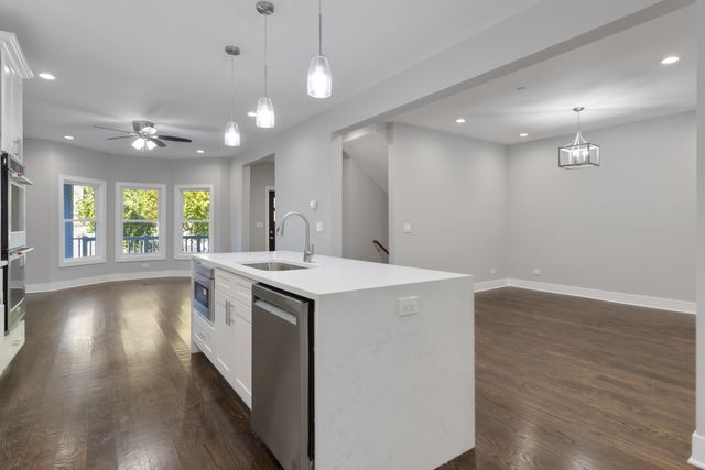 840 S Cuyler Avenue, Oak Park, IL 60304