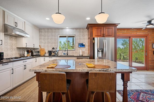 4045 N Camino De Lupo, Tucson, AZ 85718