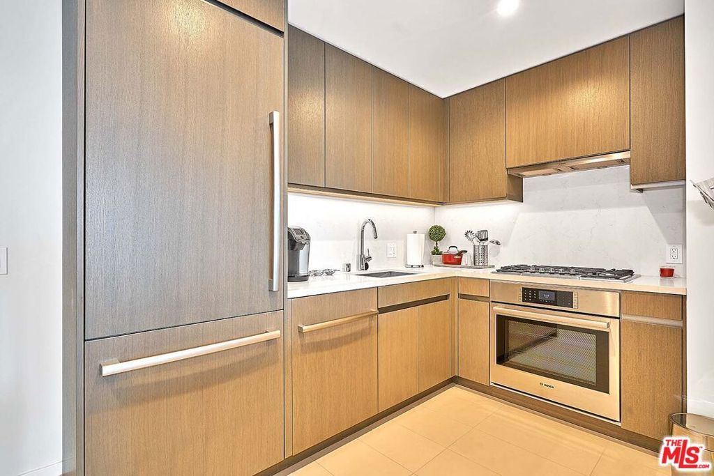 Image 14 of property listing at 889 Francisco Street 1001, Los Angeles, CA 90017