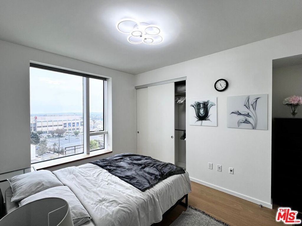 Image 17 of property listing at 889 Francisco Street 1001, Los Angeles, CA 90017