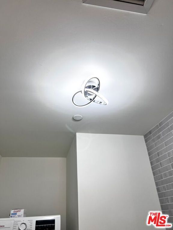 Image 23 of property listing at 889 Francisco Street 1001, Los Angeles, CA 90017