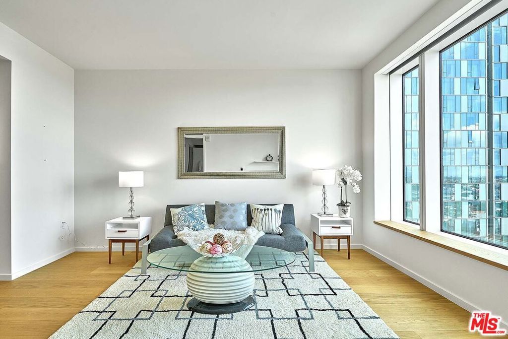 Image 24 of property listing at 889 Francisco Street 1001, Los Angeles, CA 90017