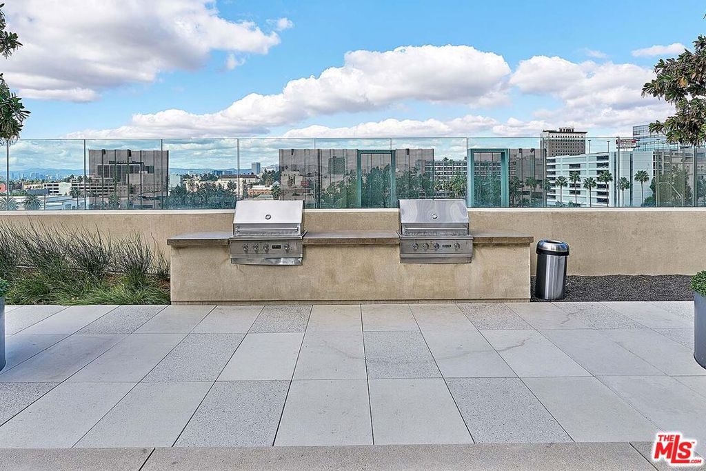 Image 31 of property listing at 889 Francisco Street 1001, Los Angeles, CA 90017