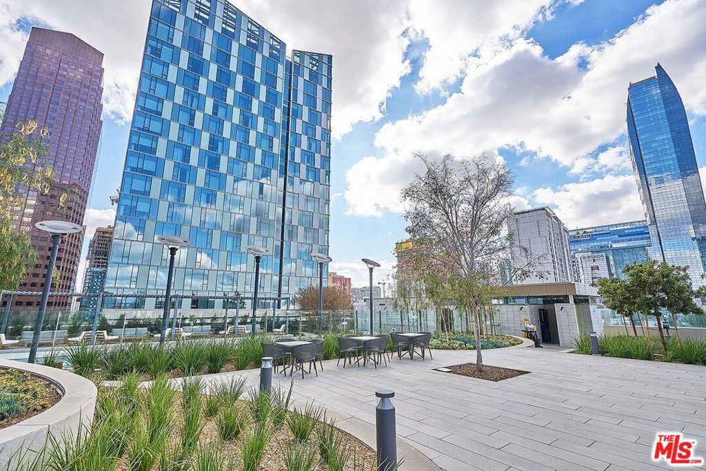 Image 32 of property listing at 889 Francisco Street 1001, Los Angeles, CA 90017