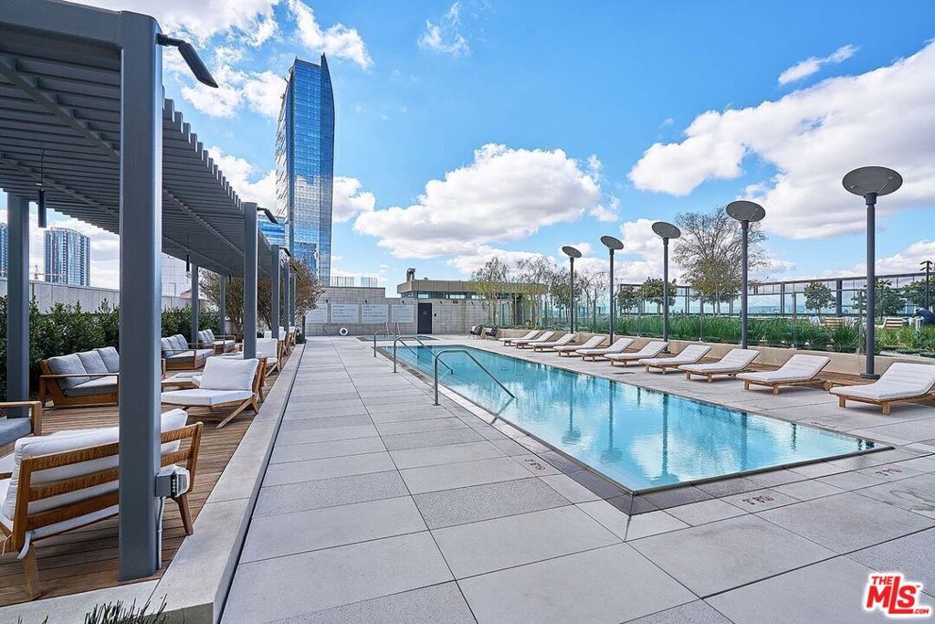 Image 37 of property listing at 889 Francisco Street 1001, Los Angeles, CA 90017