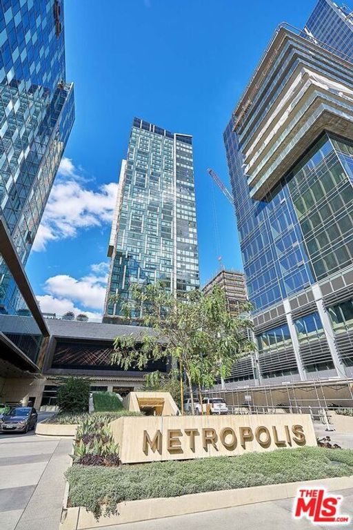 Image 55 of property listing at 889 Francisco Street 1001, Los Angeles, CA 90017