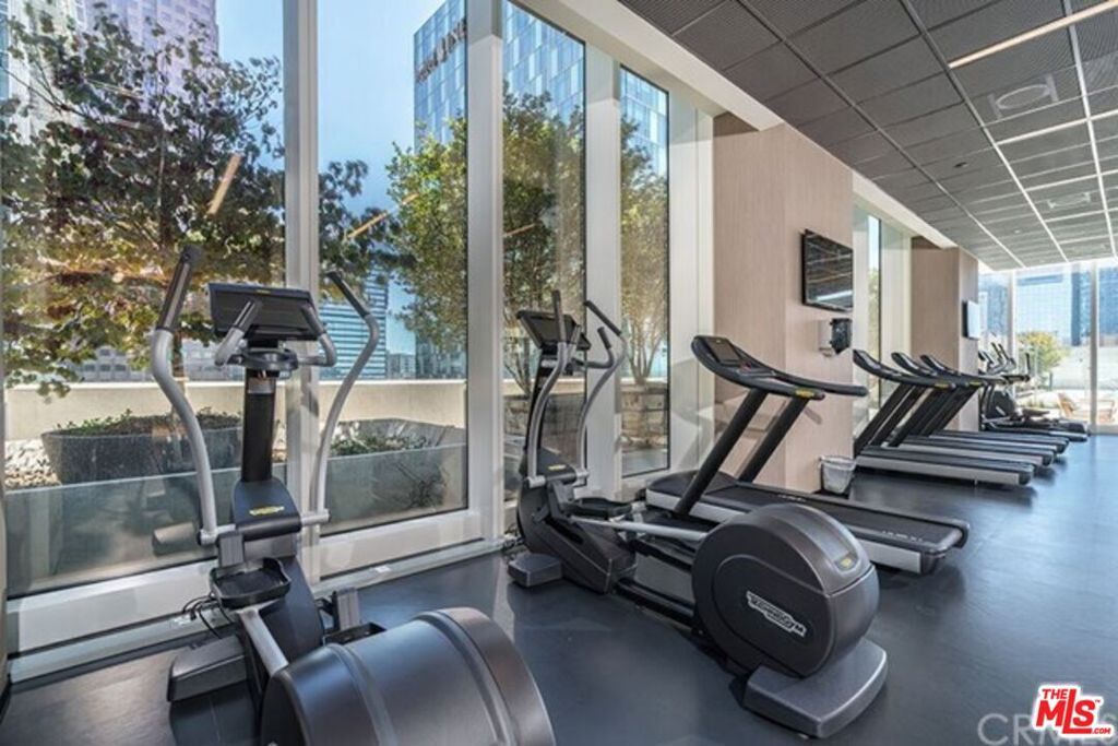 Image 58 of property listing at 889 Francisco Street 1001, Los Angeles, CA 90017