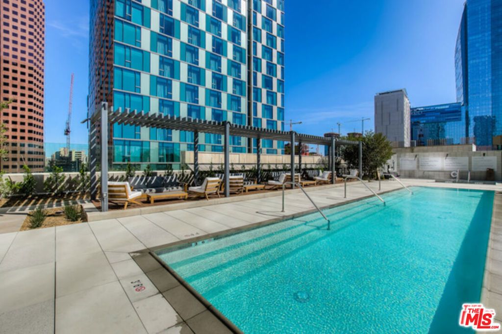 Image 62 of property listing at 889 Francisco Street 1001, Los Angeles, CA 90017