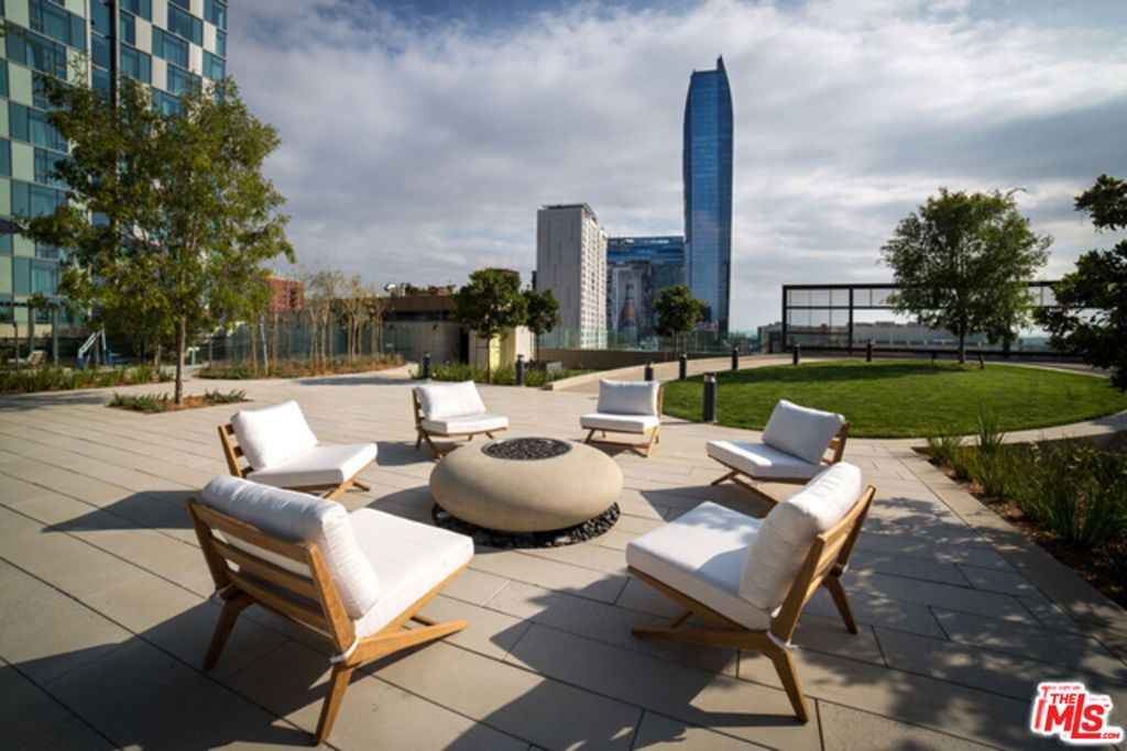 Image 63 of property listing at 889 Francisco Street 1001, Los Angeles, CA 90017