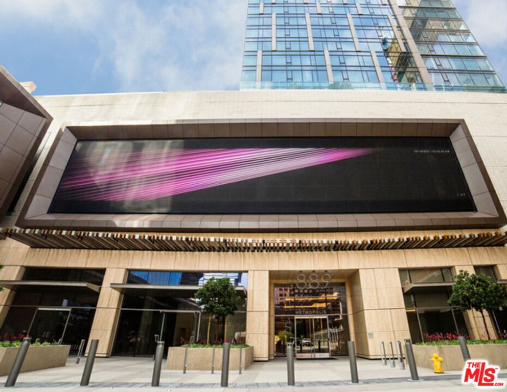 Image 66 of property listing at 889 Francisco Street 1001, Los Angeles, CA 90017