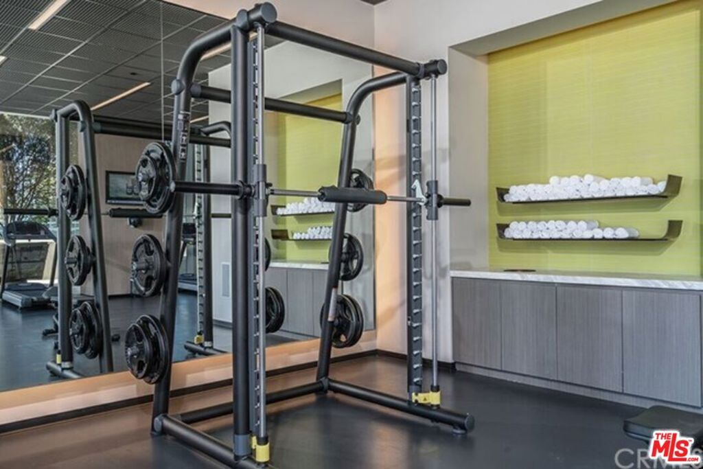 Image 70 of property listing at 889 Francisco Street 1001, Los Angeles, CA 90017