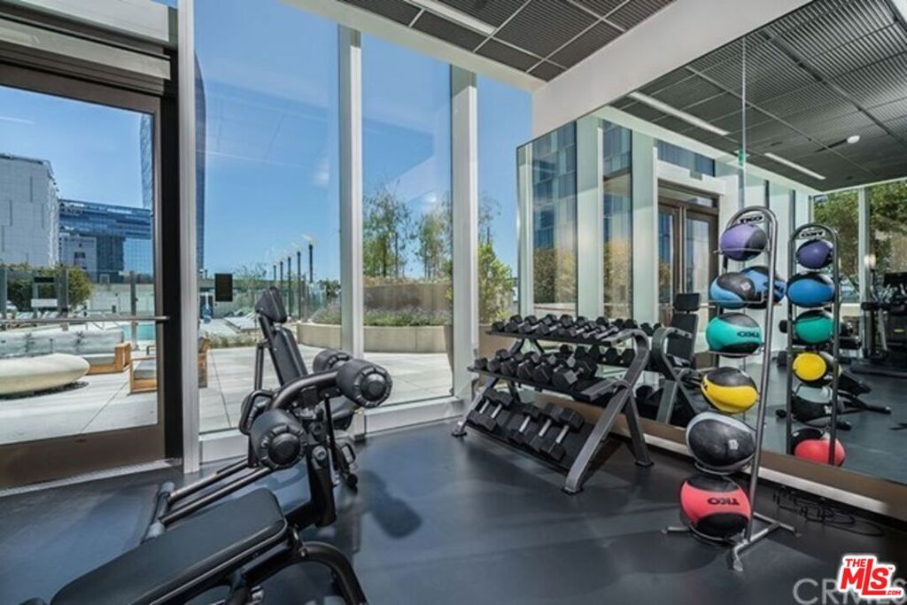 Image 73 of property listing at 889 Francisco Street 1001, Los Angeles, CA 90017