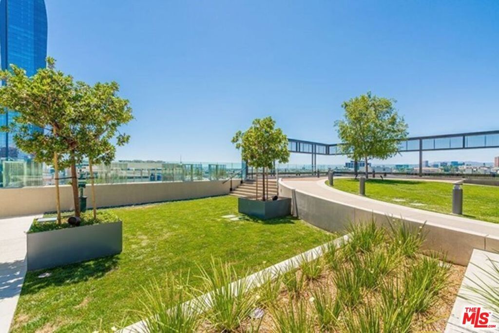 Image 75 of property listing at 889 Francisco Street 1001, Los Angeles, CA 90017