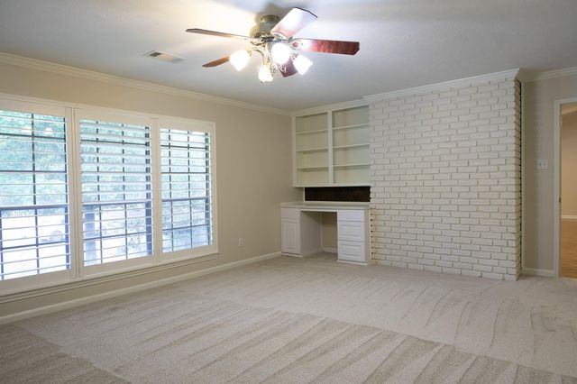 372 Oak Hill Drive, Huntsville, TX 77340