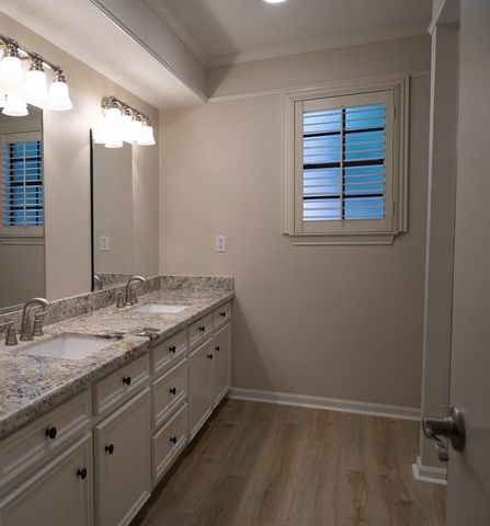 372 Oak Hill Drive, Huntsville, TX 77340