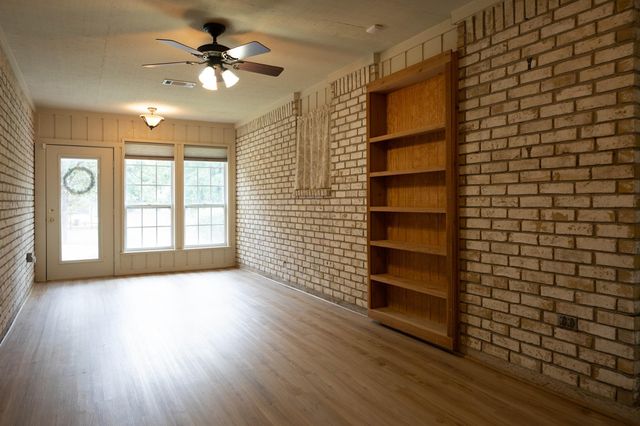 372 Oak Hill Drive, Huntsville, TX 77340