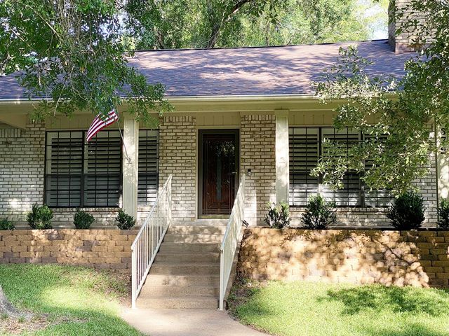 372 Oak Hill Drive, Huntsville, TX 77340