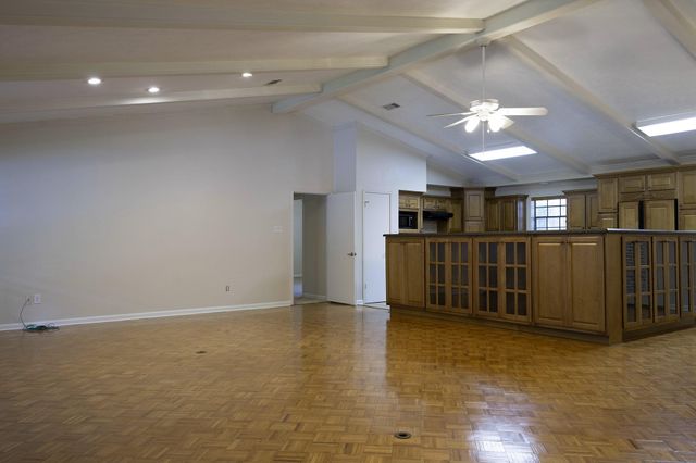 372 Oak Hill Drive, Huntsville, TX 77340