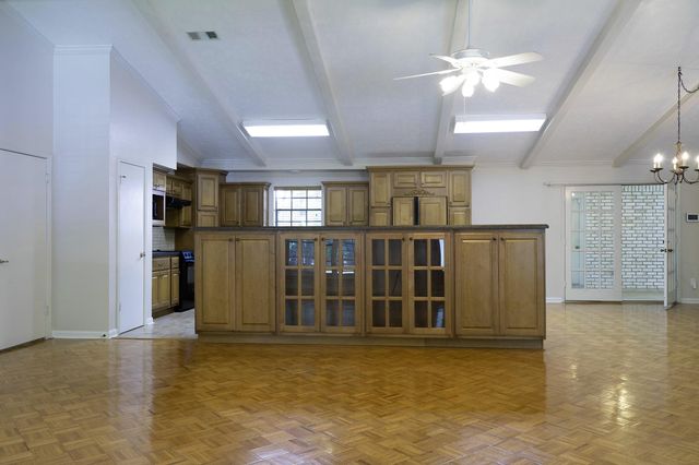 372 Oak Hill Drive, Huntsville, TX 77340