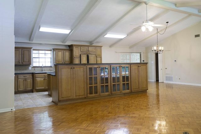 372 Oak Hill Drive, Huntsville, TX 77340